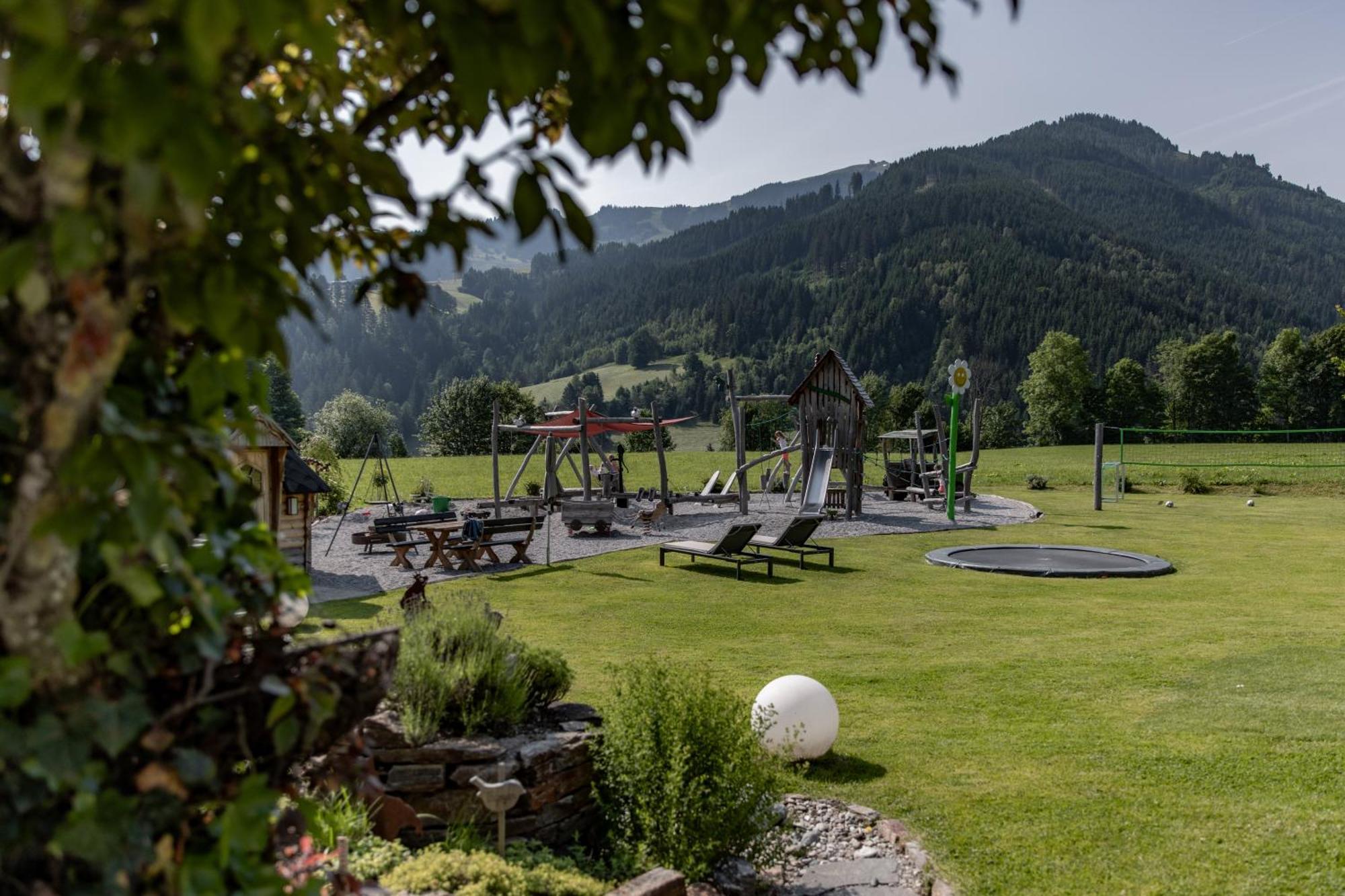 Biohof Ebengut Aparthotel Maria Alm am Steinernen Meer Exterior foto
