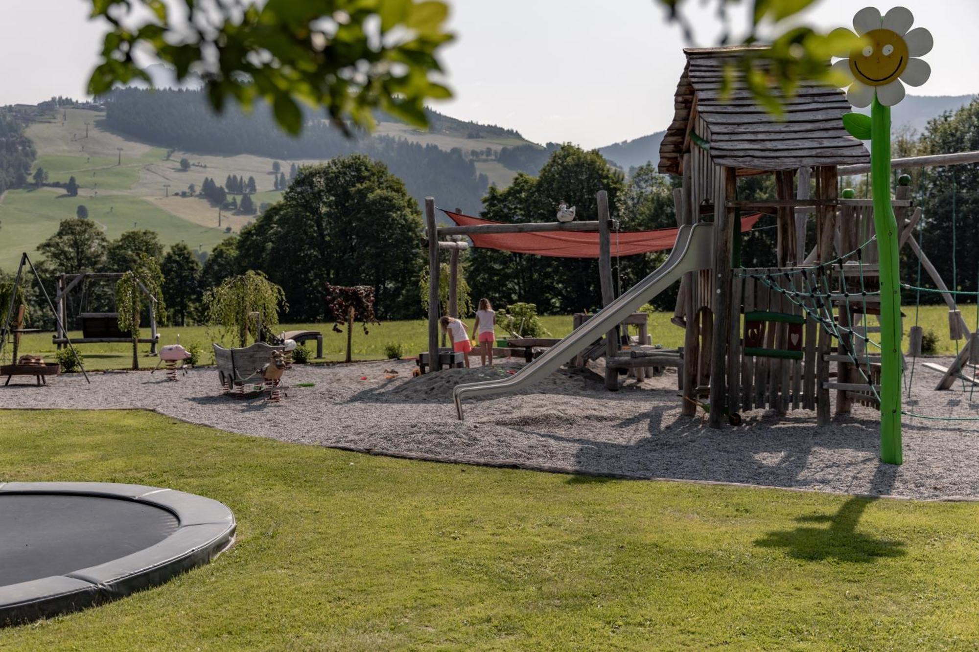 Biohof Ebengut Aparthotel Maria Alm am Steinernen Meer Exterior foto